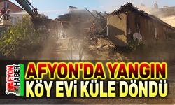 Afyon'da yangın, köy evi küle döndü