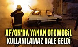 Afyon'da yanan otomobil  kullanılamaz hale geldi