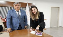 Öğretmen, ışığıyla öğrencilerinin yolunu aydınlatan bir rehberdir