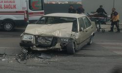 İki otomobil çarpıştı, 4 yaralı