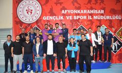 Afyonkarahisar'da kurumlar masa tenisi turnuvasında yarıştı!..