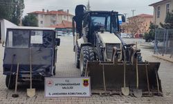 Kepçe ile define ararken yakalandılar!..