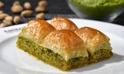 Yeşilin ve Şerbetin Buluşması Fıstıklı Baklavanın Efsanevi Lezzeti