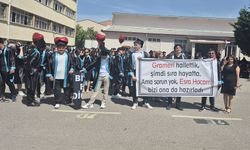 Cumhuriyet Anadolu Lisesinde mezuniyet coşkusu