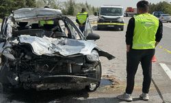 Otomobil tıra arkadan çarptı: 1 ölü, 4 yaralı