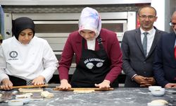 Vali Yiğitbaşı, öğrencilerle mercimekli bükme yaptı