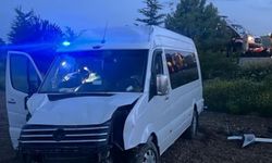 Devrilen minibüste 6 kişi yaralandı