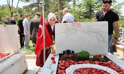 Bayramda şehitlikleri ziyaret ettiler