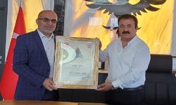 Hayırsever iş insanına takdir belgesi