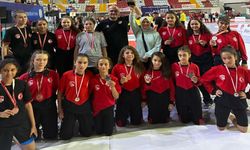Afyonlu kadın güreşçiler madalyaya doymuyor!..
