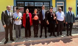 Sinanpaşa: Özel bireylerin hünerleri ayakta alkışlandı