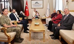 Vali Yiğitbaşı, şehit ailesini makamında ağırladı