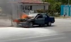 Afyon'da seyir halindeki otomobil alev alev yandı