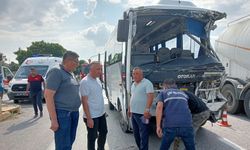 Afyon'da ilçe yolcu minibüsü kamyonla çarpıştı, 7 yaralı