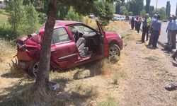 Tır otomobile çarptı, 1 ölü