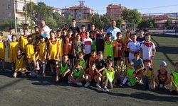 Muhtar öncülük etti, mahallede yaz futbol okulu açıldı