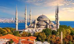 İstanbul'un Manevi İklimi: Camiler, Ezan Sesleri ve Gündelik Hayat