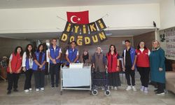 Gençlerden huzurevinde etkinlik