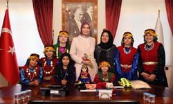 Tatarlılı kadinlar Vali Yiğitbaş'nı ziyaret etti