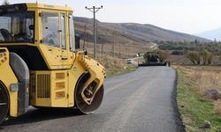 Dinar’ın köylerinde sıcak asfalt çalışmaları başladı