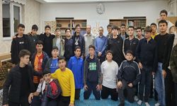 Emirdağ Fen Lisesi öğrencileri Diyanet Gençlik Merkezi'nde.