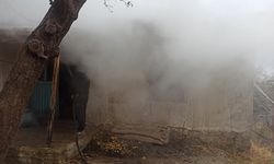 Şuhut'ta köy evi yandı