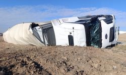 Kalorifer peteği yüklü tır devrildi