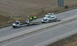 Çekici kaza yaptı, otoyol şeridi kapandı