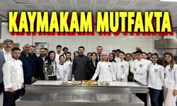 Kaymakam önlüğü giydi, öğrencilerle "kandil simidi" yaptı