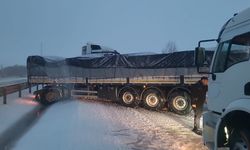 Afyon'da yüksek kesimlere kar yağışı etkili oluyor