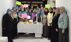 10 kursiyer kadın, Kur'an okumayı öğrendi