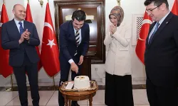 Valilikte terfi kutlaması, pasta kesildi