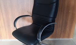 Girdiği dükkandan koltuk çaldı!..