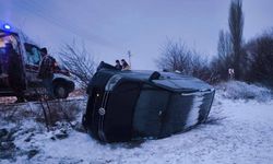 Afyon'da minibüs devrildi, 5 yaralı