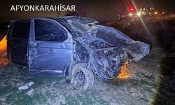 Kamyonet ağaca çarptı, 4 yaralı!