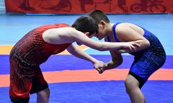 Afyonkarahisar'da küçükler güreşte şampiyonlar belli oldu