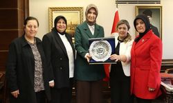 Afyonlu kadın muhtarlar Kübra Güran Yiğitbaşı'yı ziyaret etti