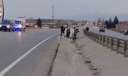 Afyon'da hafif ticari araç devrildi