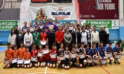 Afyon'da badminton yıldızlar grup müsabakaları sona er
