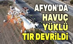 Afyon'da tır devrildi, 27 ton havuç ziyan oldu