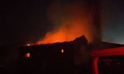 78 yaşındaki kadının evi tamamen yandı