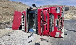 Kömür yüklü tır devrildi, 1 yaralı