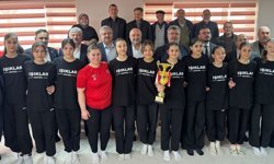 AK Parti, Işıklarlı şampiyon çocukları ödüllendirdi!..