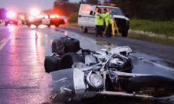 Tırın çarptığı motosiklet sürücüsü yaralandı