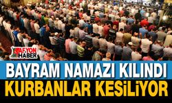 Bayram namazları kılındı, kurbanlar kesiliyor