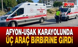 İki Otomobil Ve Bir Traktör Çarpıştı