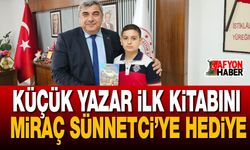 İlk Kitabını Miraç Sünnetci’ye Hediye