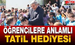 Müdür Sünnetci'den Öğrencilere Anlamlı Tatil Hediyesi