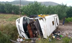 Tur minibüsü devrildi, 5 kişi öldü