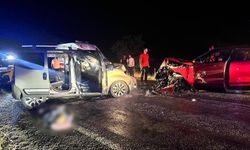 Afyon'da İki Araç Kafa Kafaya Çarpıştı: 2 Ölü, 4 Yaralı